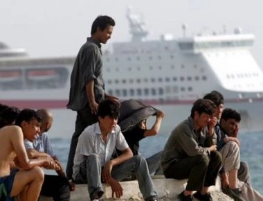 Επεισόδια στο λιμάνι της Πάτρας: Παράνομοι μετανάστες επιτέθηκαν με πέτρες σε λιμενικούς (βίντεο)